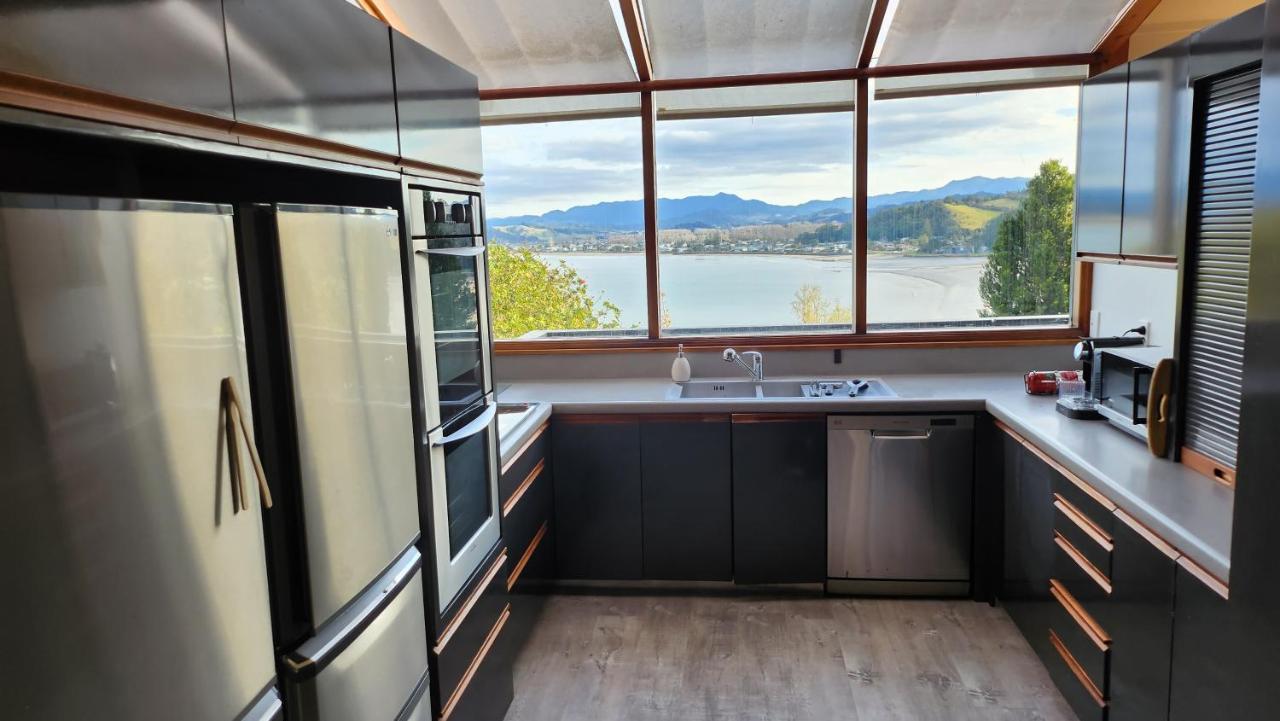 The Black Chalet Whitianga Exterior foto