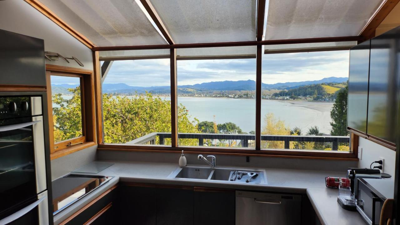 The Black Chalet Whitianga Exterior foto